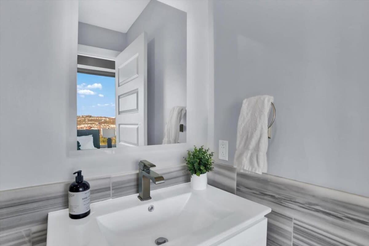 Cozysuites Spacious 2Br, Ppg Paints Arena, Pitts Pittsburgh Exterior foto